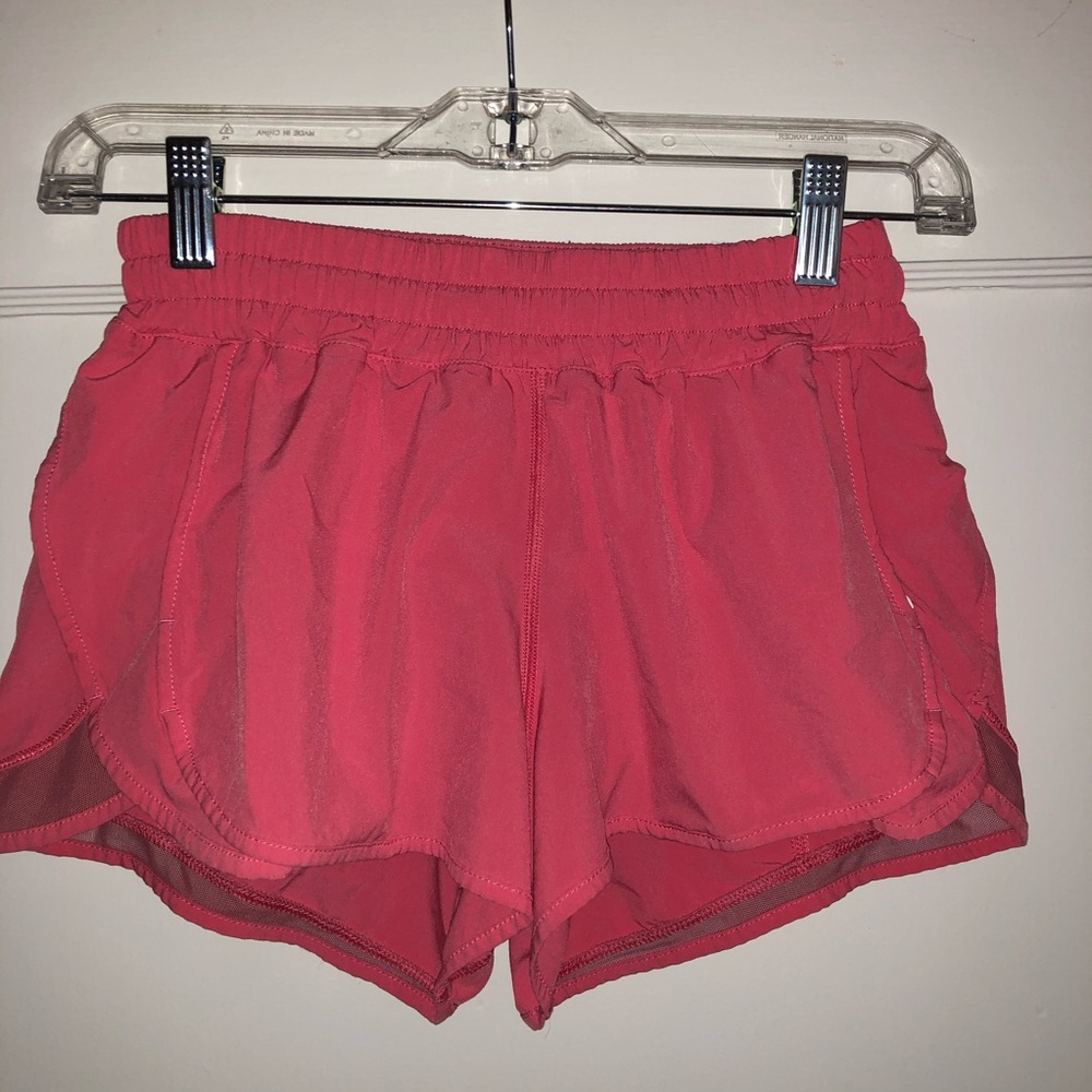 LULULEMON SHORTS Size 6 2.5in inseam
